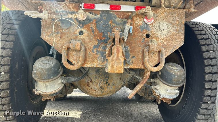 image for item ET3375 2010 International SF525 dump truck