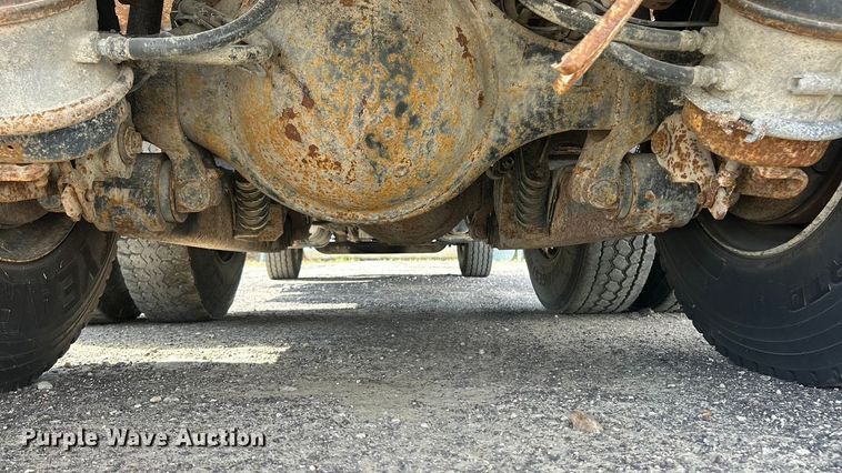 image for item ET3375 2010 International SF525 dump truck