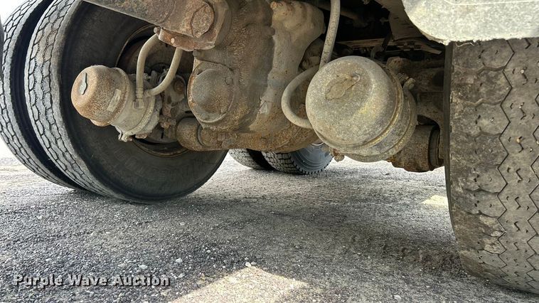 image for item ET3375 2010 International SF525 dump truck