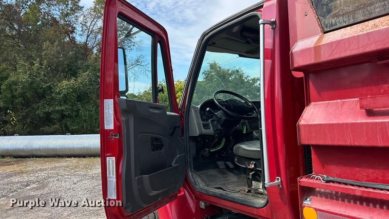 image for item ET3375 2010 International SF525 dump truck