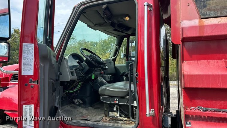 image for item ET3375 2010 International SF525 dump truck