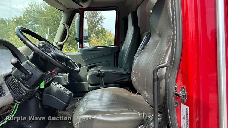 image for item ET3375 2010 International SF525 dump truck