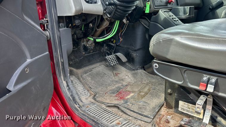 image for item ET3375 2010 International SF525 dump truck