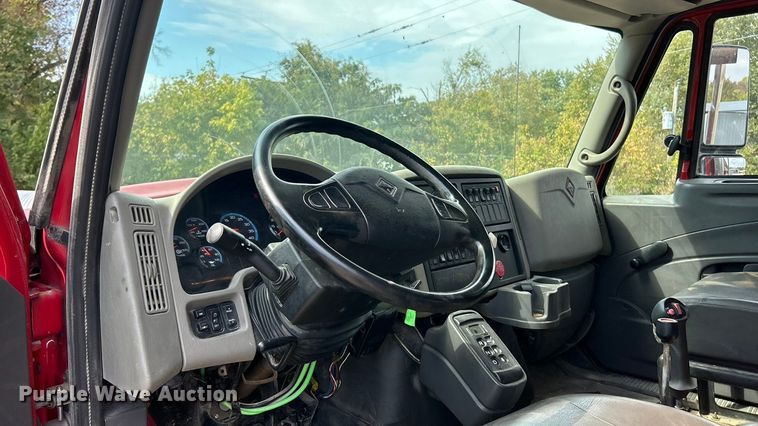 image for item ET3375 2010 International SF525 dump truck