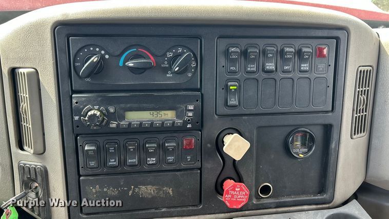 image for item ET3375 2010 International SF525 dump truck