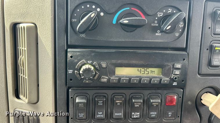 image for item ET3375 2010 International SF525 dump truck