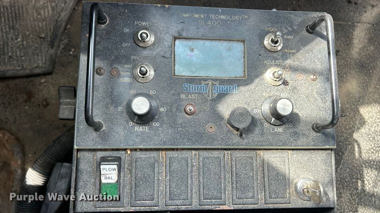 image for item ET3375 2010 International SF525 dump truck