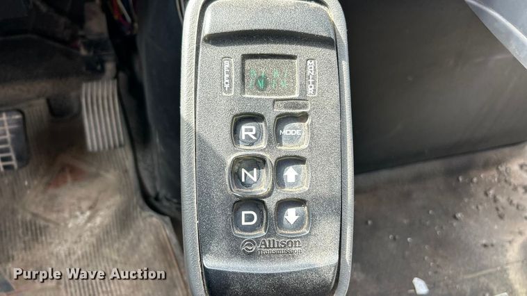 image for item ET3375 2010 International SF525 dump truck