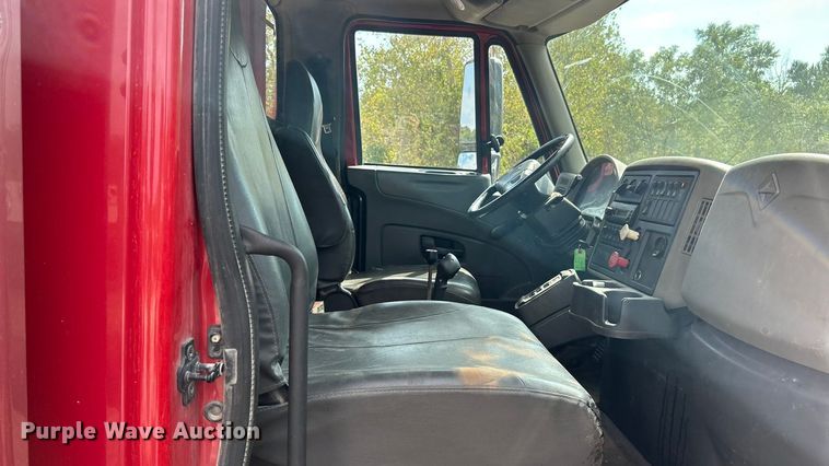 image for item ET3375 2010 International SF525 dump truck