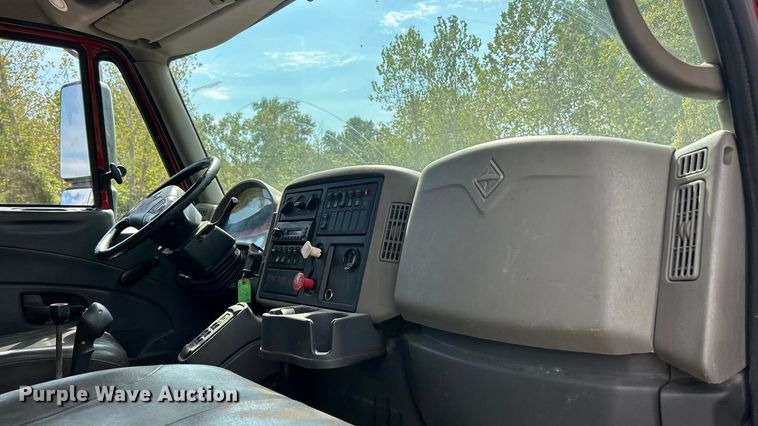 image for item ET3375 2010 International SF525 dump truck