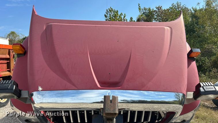 image for item ET3375 2010 International SF525 dump truck