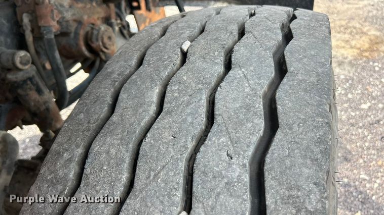 image for item ET3375 2010 International SF525 dump truck