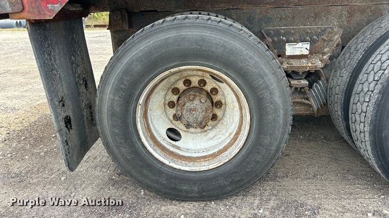 image for item ET3375 2010 International SF525 dump truck