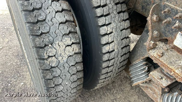 image for item ET3375 2010 International SF525 dump truck