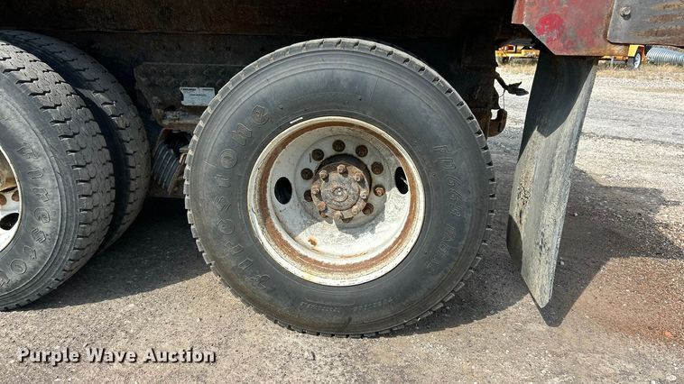 image for item ET3375 2010 International SF525 dump truck