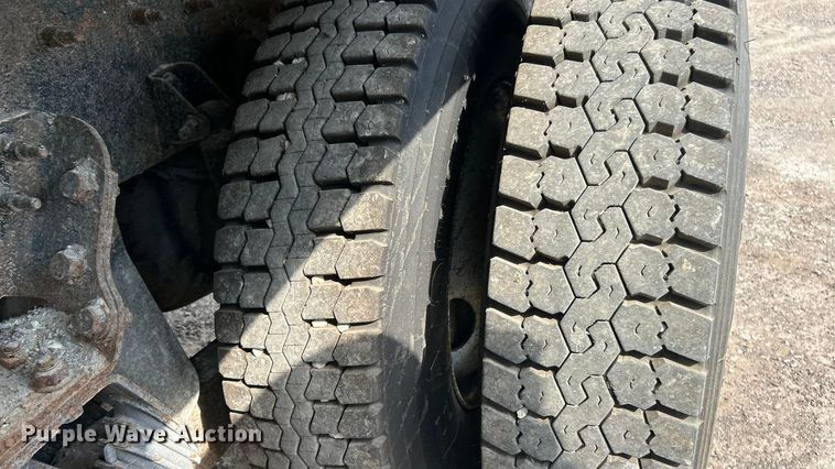 image for item ET3375 2010 International SF525 dump truck