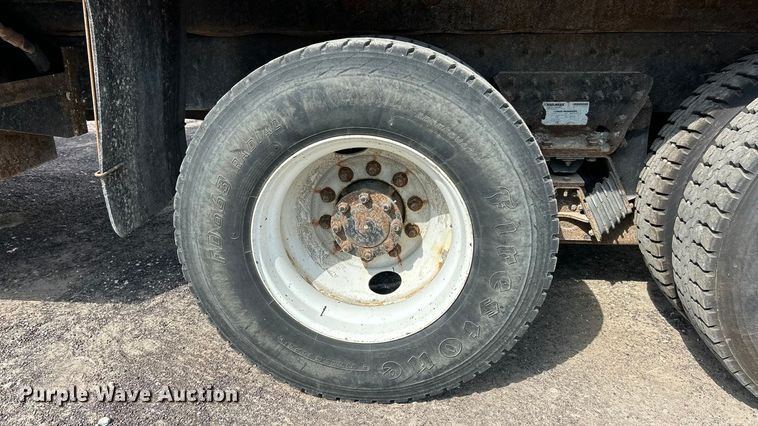 image for item ET3375 2010 International SF525 dump truck