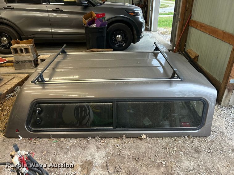 image for item ET3379 Leer pickup topper