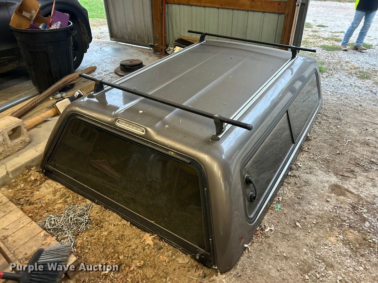 image for item ET3379 Leer pickup topper