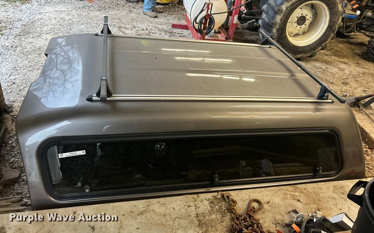 image for item ET3379 Leer pickup topper