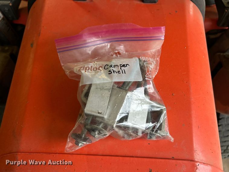 image for item ET3379 Leer pickup topper