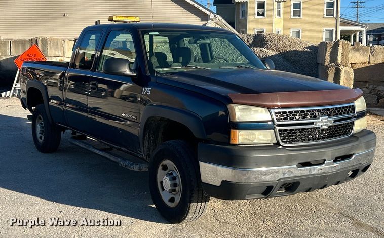 image for item ET3383 2006 Chevrolet Silverado 2500 HD Ext. Cab pickup truck