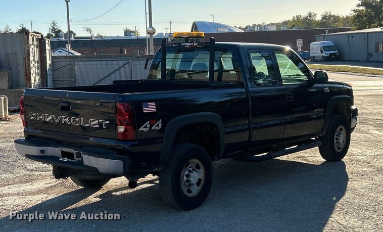 image for item ET3383 2006 Chevrolet Silverado 2500 HD Ext. Cab pickup truck