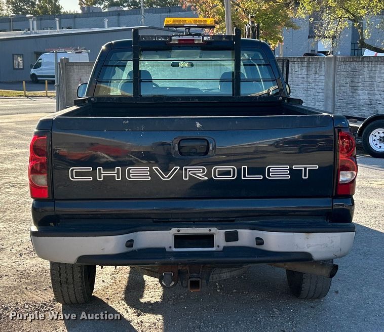 image for item ET3383 2006 Chevrolet Silverado 2500 HD Ext. Cab pickup truck