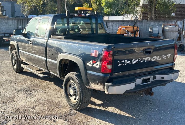 image for item ET3383 2006 Chevrolet Silverado 2500 HD Ext. Cab pickup truck