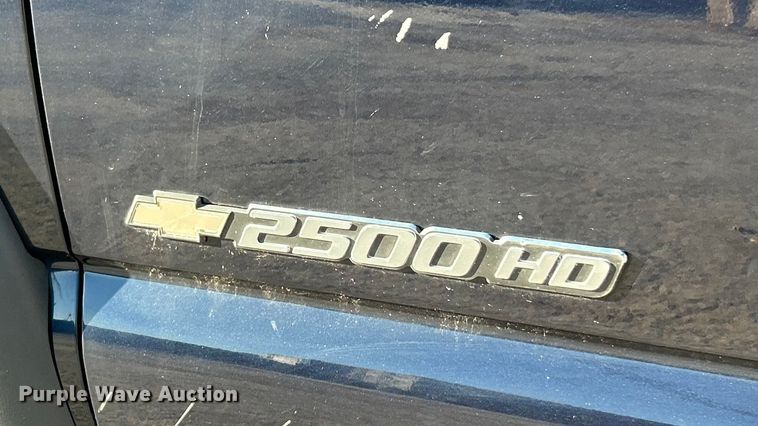 image for item ET3383 2006 Chevrolet Silverado 2500 HD Ext. Cab pickup truck