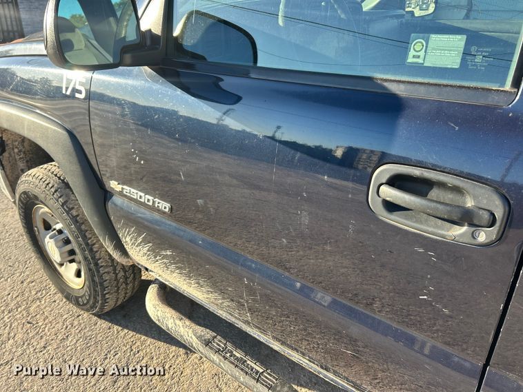 image for item ET3383 2006 Chevrolet Silverado 2500 HD Ext. Cab pickup truck