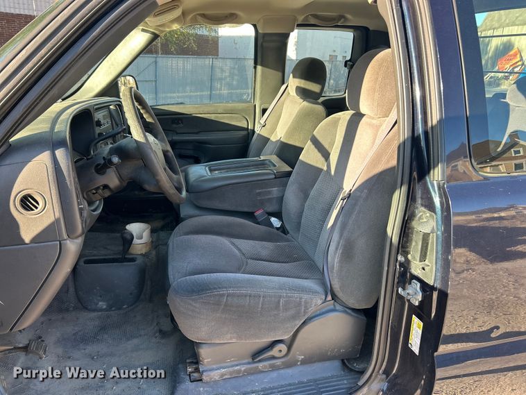 image for item ET3383 2006 Chevrolet Silverado 2500 HD Ext. Cab pickup truck