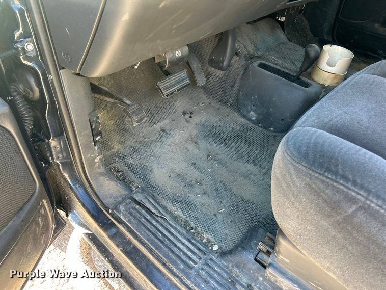 image for item ET3383 2006 Chevrolet Silverado 2500 HD Ext. Cab pickup truck