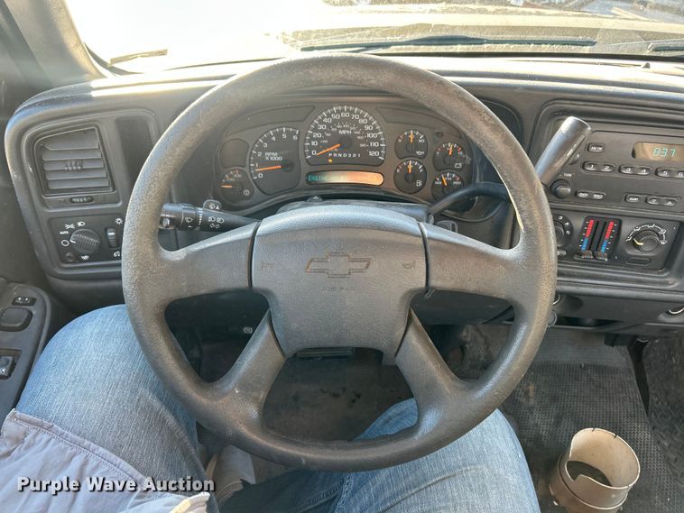 image for item ET3383 2006 Chevrolet Silverado 2500 HD Ext. Cab pickup truck