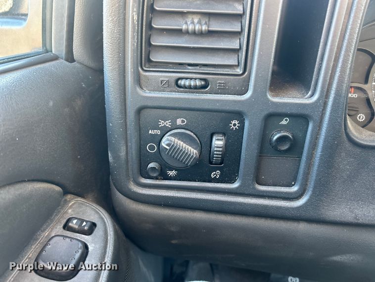 image for item ET3383 2006 Chevrolet Silverado 2500 HD Ext. Cab pickup truck