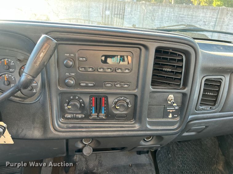 image for item ET3383 2006 Chevrolet Silverado 2500 HD Ext. Cab pickup truck