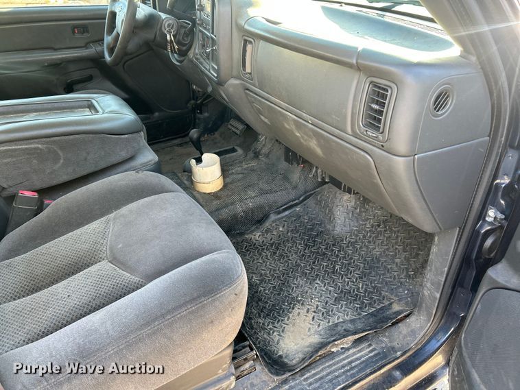 image for item ET3383 2006 Chevrolet Silverado 2500 HD Ext. Cab pickup truck