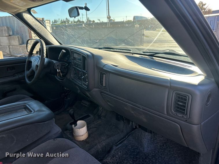 image for item ET3383 2006 Chevrolet Silverado 2500 HD Ext. Cab pickup truck