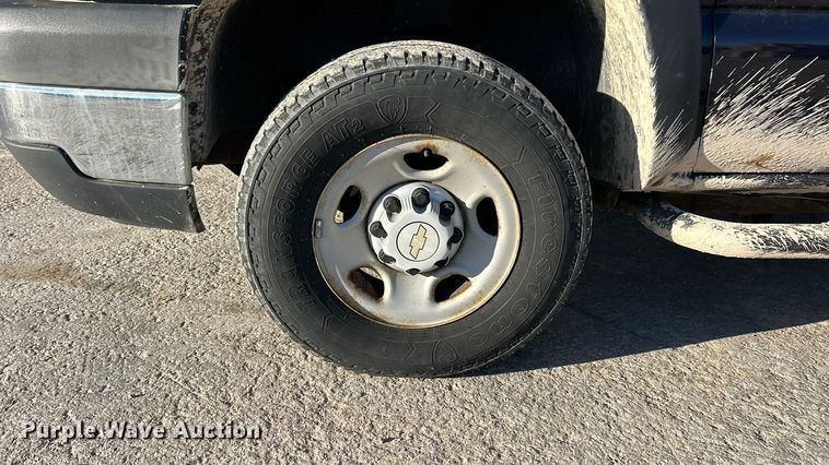 image for item ET3383 2006 Chevrolet Silverado 2500 HD Ext. Cab pickup truck