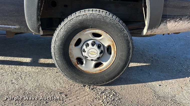 image for item ET3383 2006 Chevrolet Silverado 2500 HD Ext. Cab pickup truck
