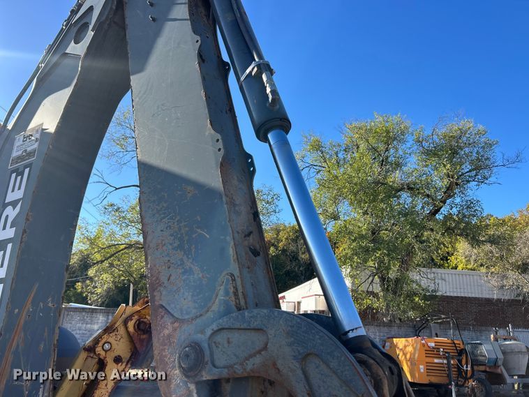 image for item ET3384 2014 John Deere 410K backhoe