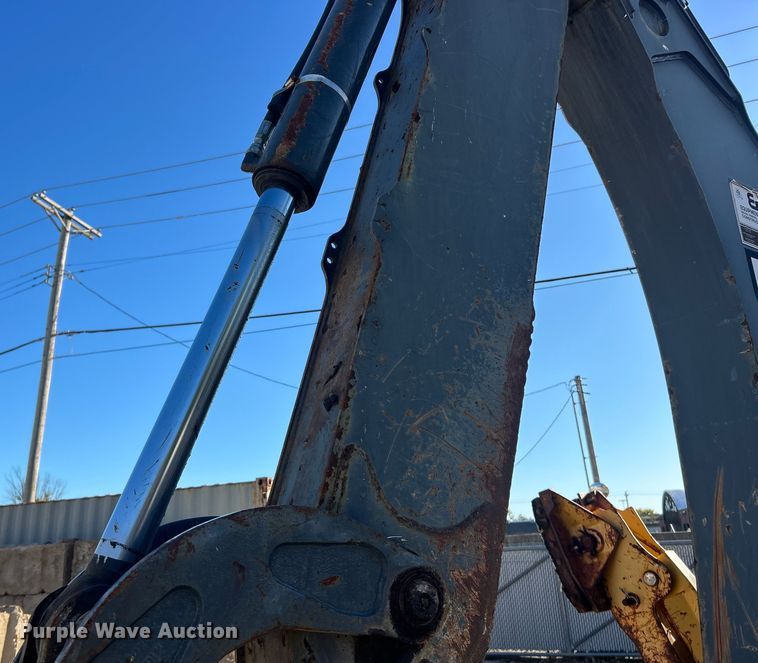 image for item ET3384 2014 John Deere 410K backhoe