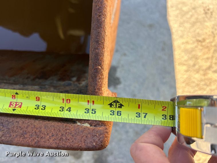 image for item ET3384 2014 John Deere 410K backhoe