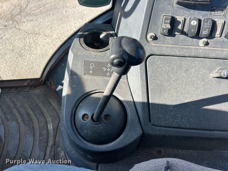 image for item ET3384 2014 John Deere 410K backhoe