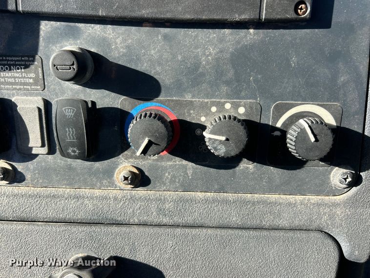 image for item ET3384 2014 John Deere 410K backhoe