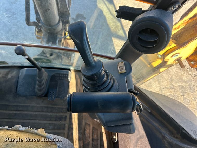 image for item ET3384 2014 John Deere 410K backhoe