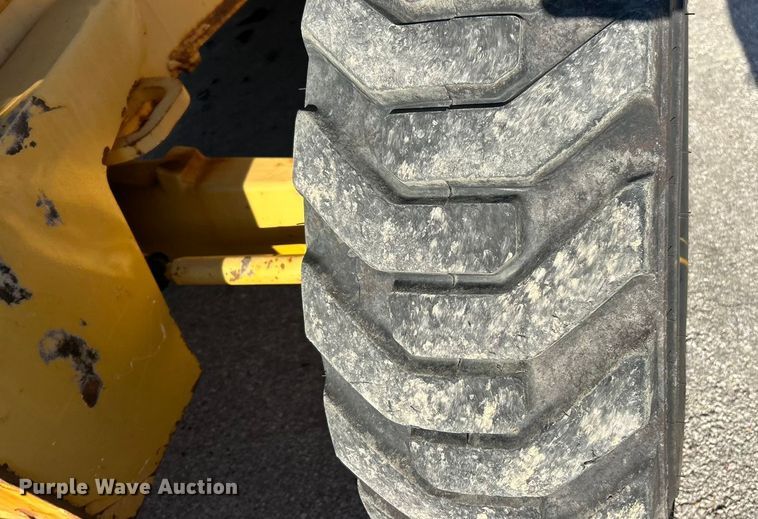 image for item ET3384 2014 John Deere 410K backhoe