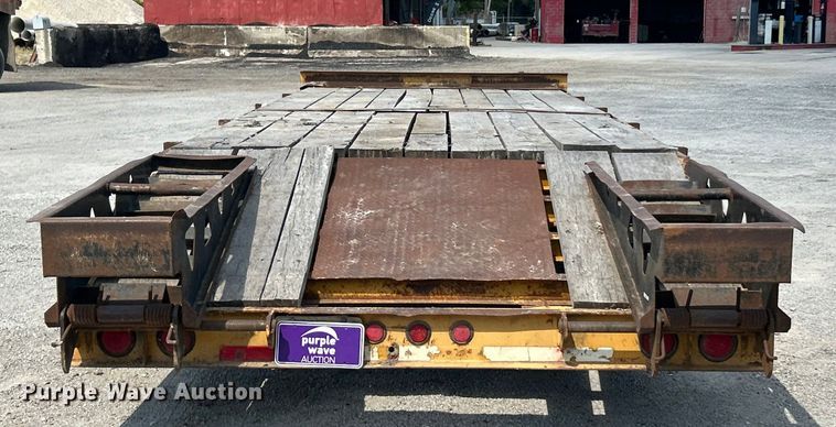 image for item ET3455 1994 Trail King TK40LP equipment trailer