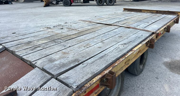 image for item ET3455 1994 Trail King TK40LP equipment trailer