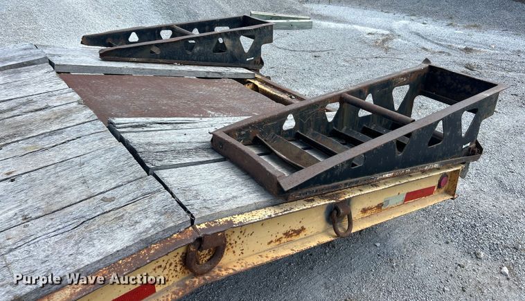 image for item ET3455 1994 Trail King TK40LP equipment trailer